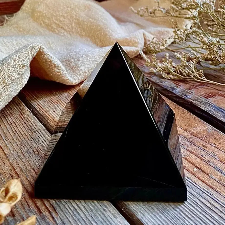 Pyramide en Obsidienne Noire – Protection & Énergie Reiki