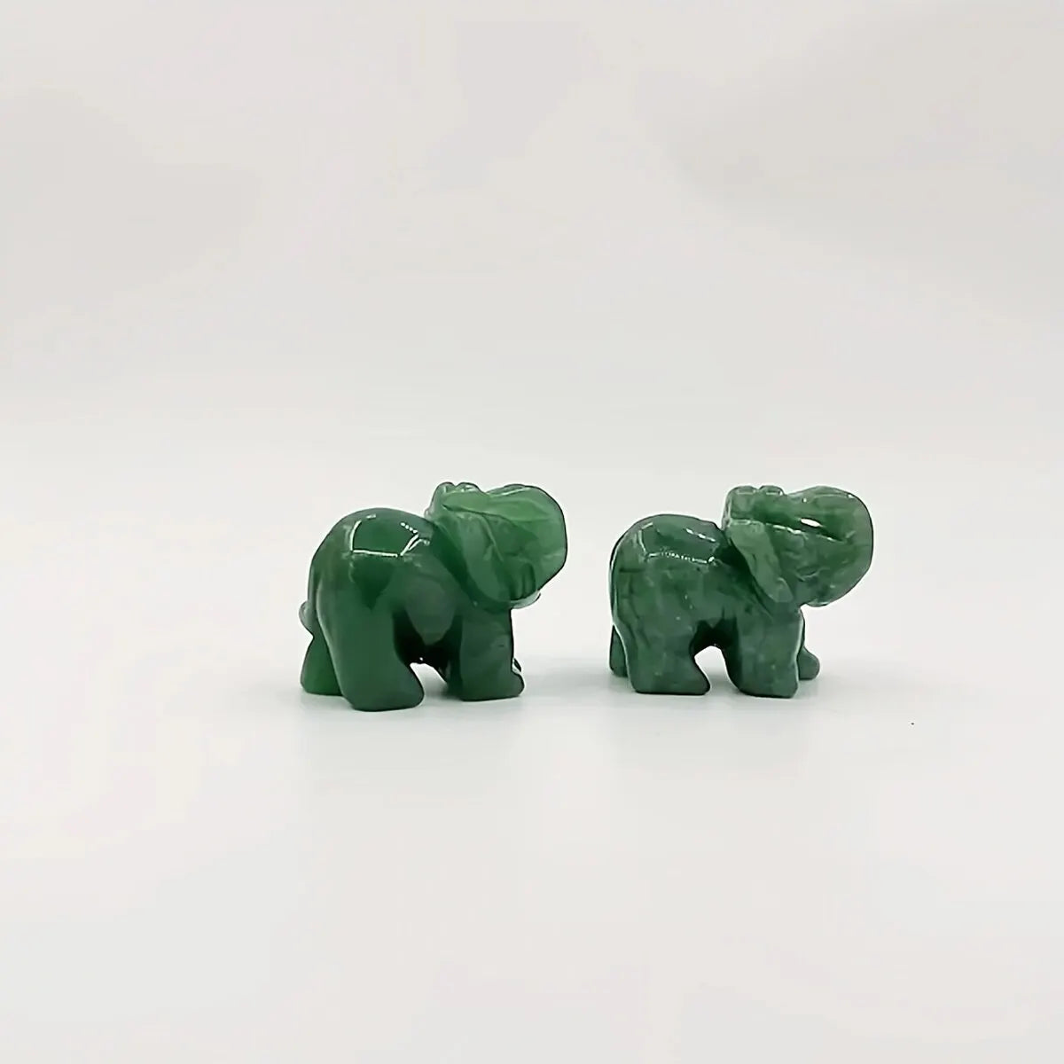 Éléphant en Aventurine Verte Sculpté à la Main – Symbole de Chance & Prospérité